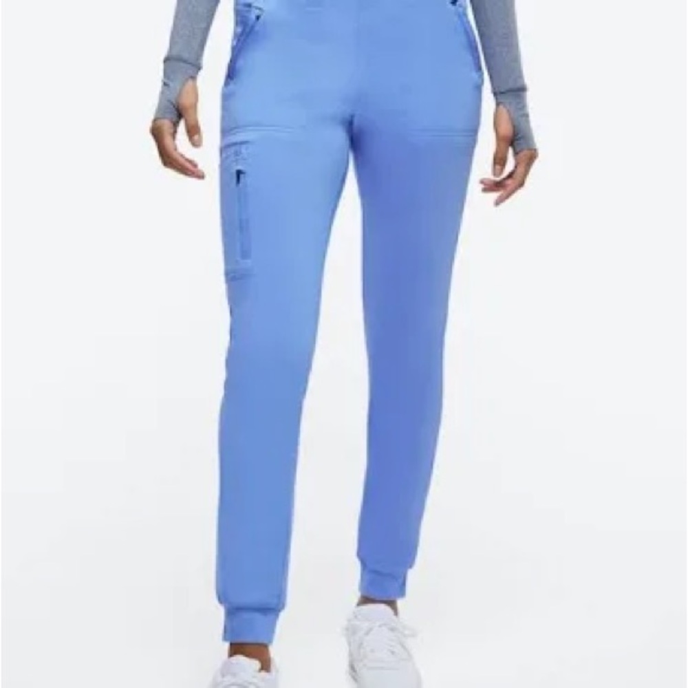 JAANUU scrubs top (S) & 10-pocket joggers (M) 🐟